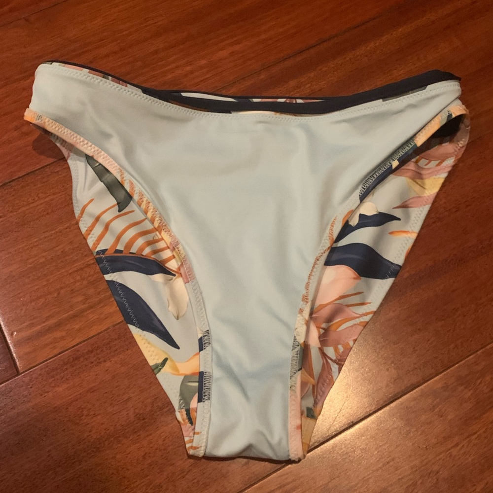 Soft swim wear. Very cute and modern look. - Picture 4 of 4